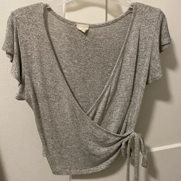 [Caution to the Wind] Short Cap Sleeve Wrap Tie V-Neck Shirt Women’s Sz Large - Picture 2 of 8